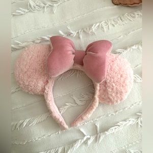 Pink sherpa Minnie Mouse ears